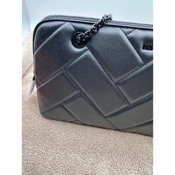 DKNY Bryant Park Quilted Sachet Crossbody BagLeather Chain Strap MSRP $198